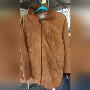 AMI vintage suede sports jacket. Nice silky lining. Zipper is excellent. Tan.